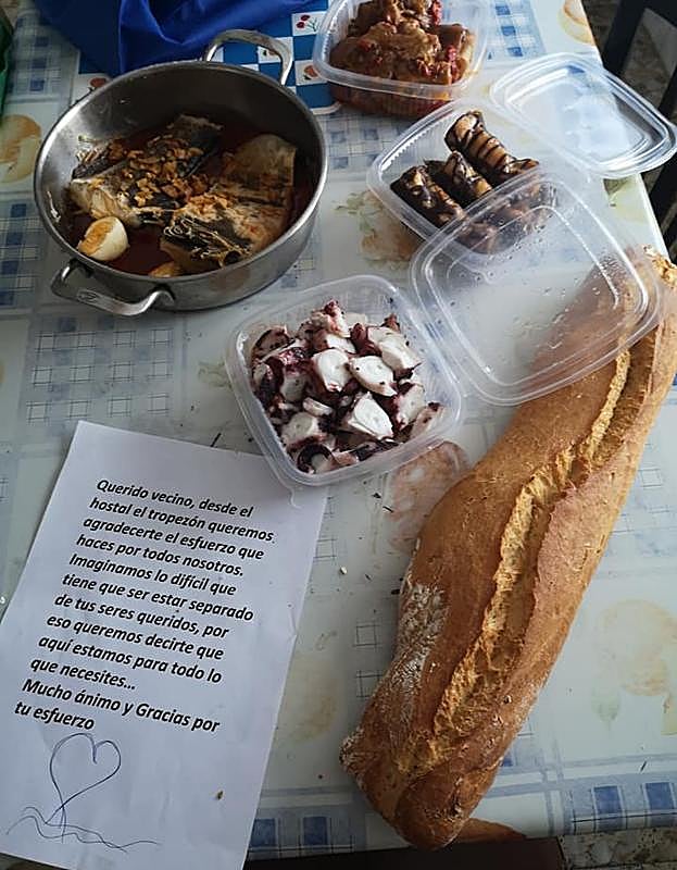Alimentos regalados por el Hostal El Tropezón a Toño. 