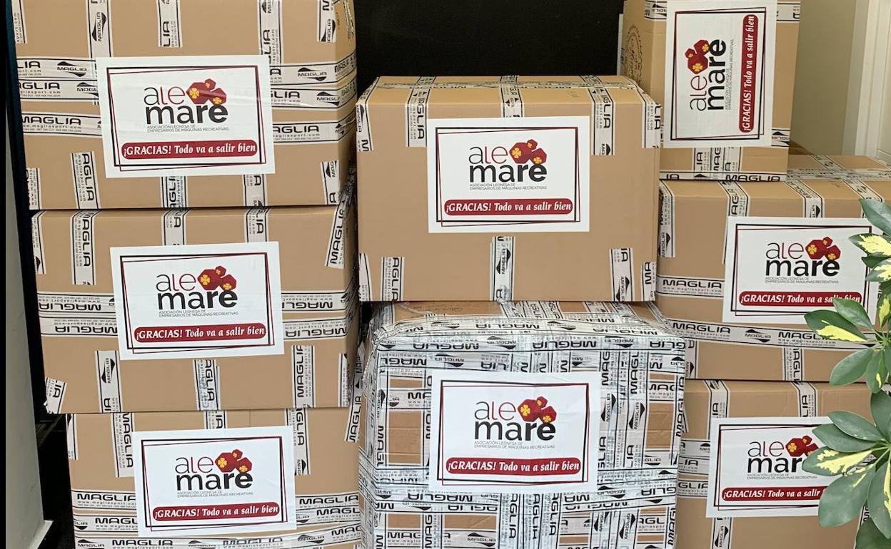 Imagen de las cajas que se han donado.