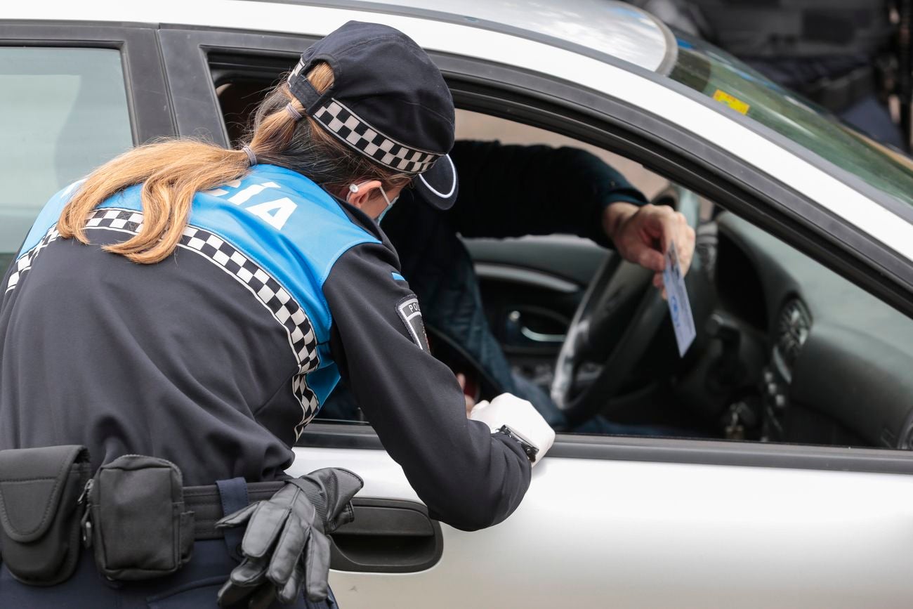 Control de la Policía Local de León con motivo de la alarma sanitaria.