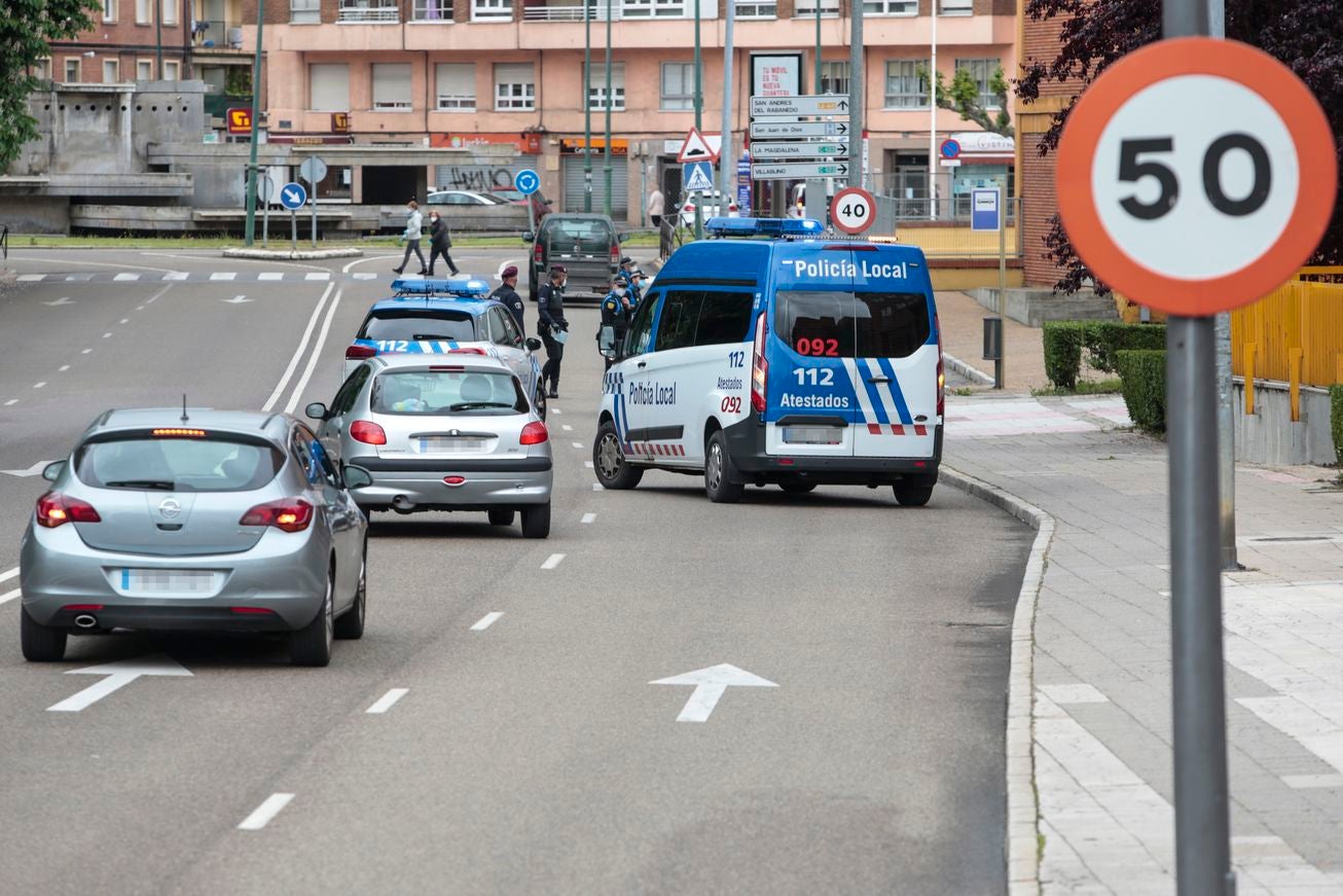 Control de la Policía Local de León con motivo de la alarma sanitaria.