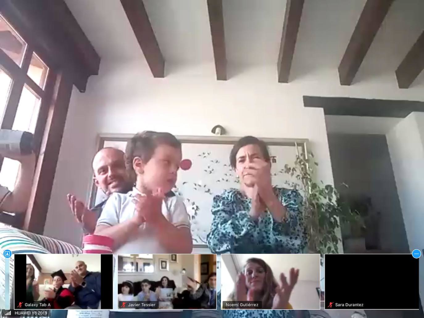 Los alumnos de Infantil del Colegio Peñacorada disfrutaron de la celebración de su salto a Primaria en una ceremonia única gracias a los medios telemáticos. 