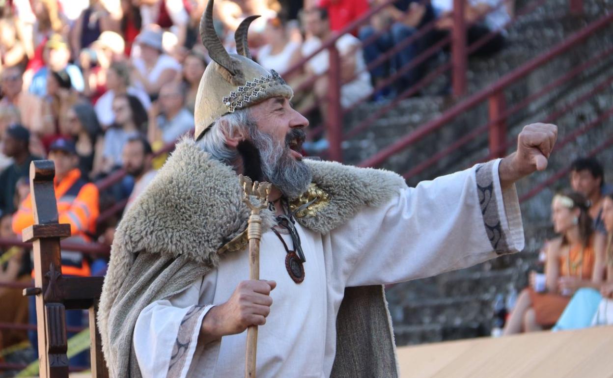 Imagen del Caudillo Sebius a su llegada al Gran Circo Astur Romano.