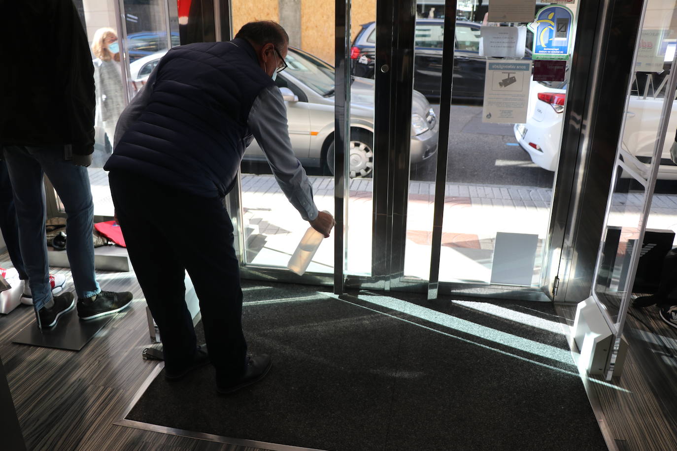 Fotos: Compras seguras en el comercio leonés