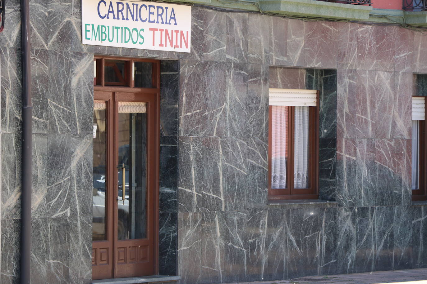 Fotos: Mansilla de las Mulas recibe la fase 1 con escepticismo