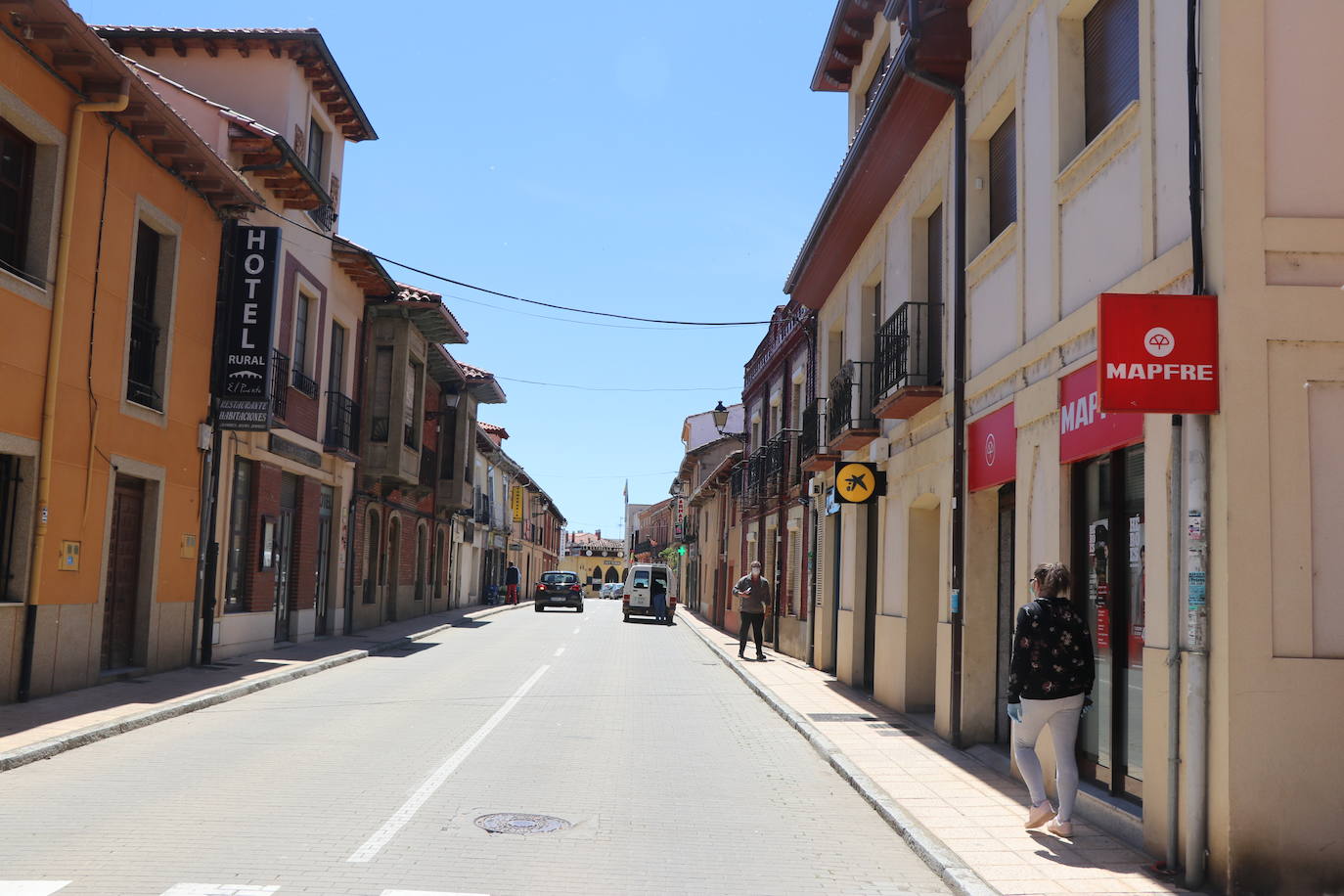 Fotos: Mansilla de las Mulas recibe la fase 1 con escepticismo