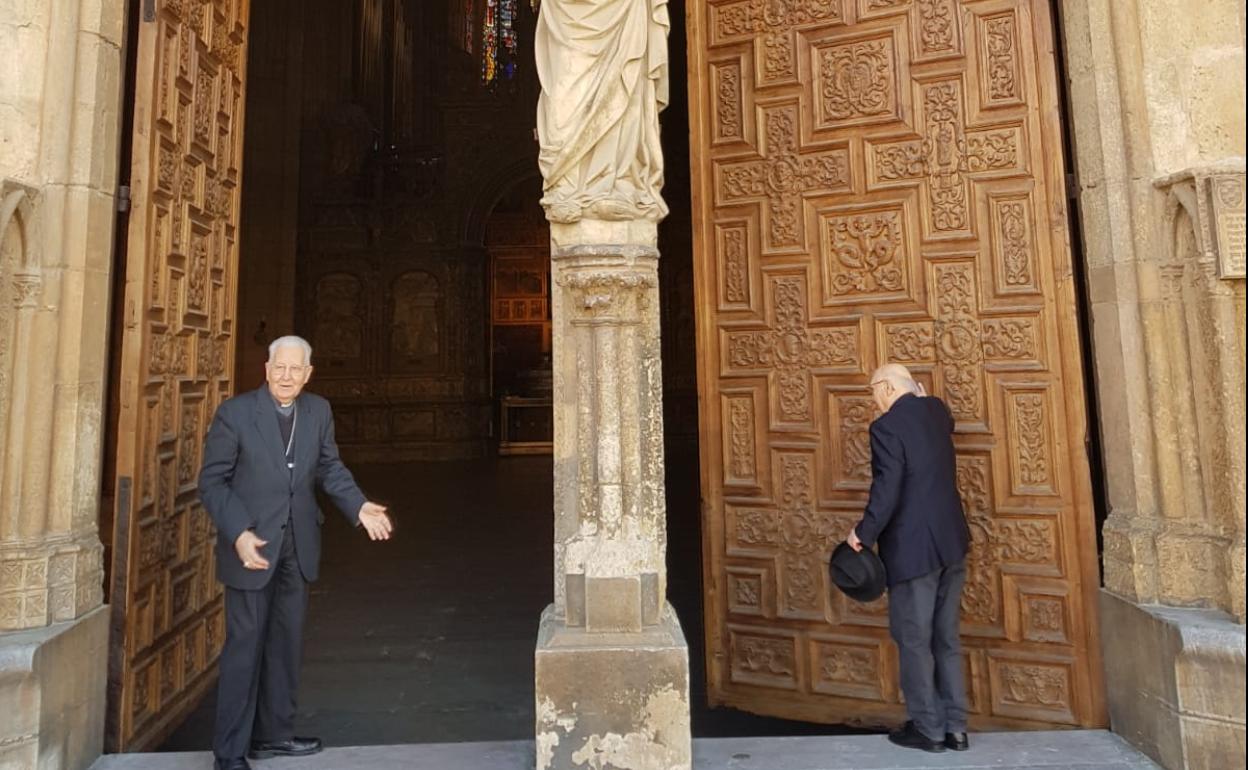 Apertura de las puertas de la Catedral de León.