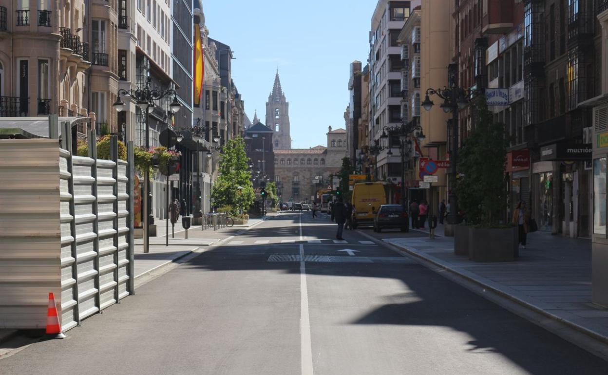 Mañana soleada en la avenida Ordoño II de León.