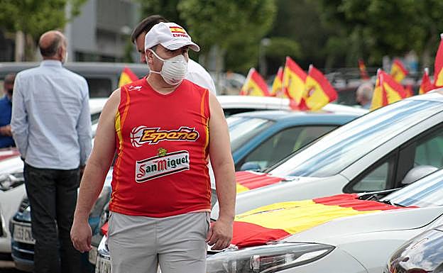Galería. Manifestantes en la marcha de Vox.