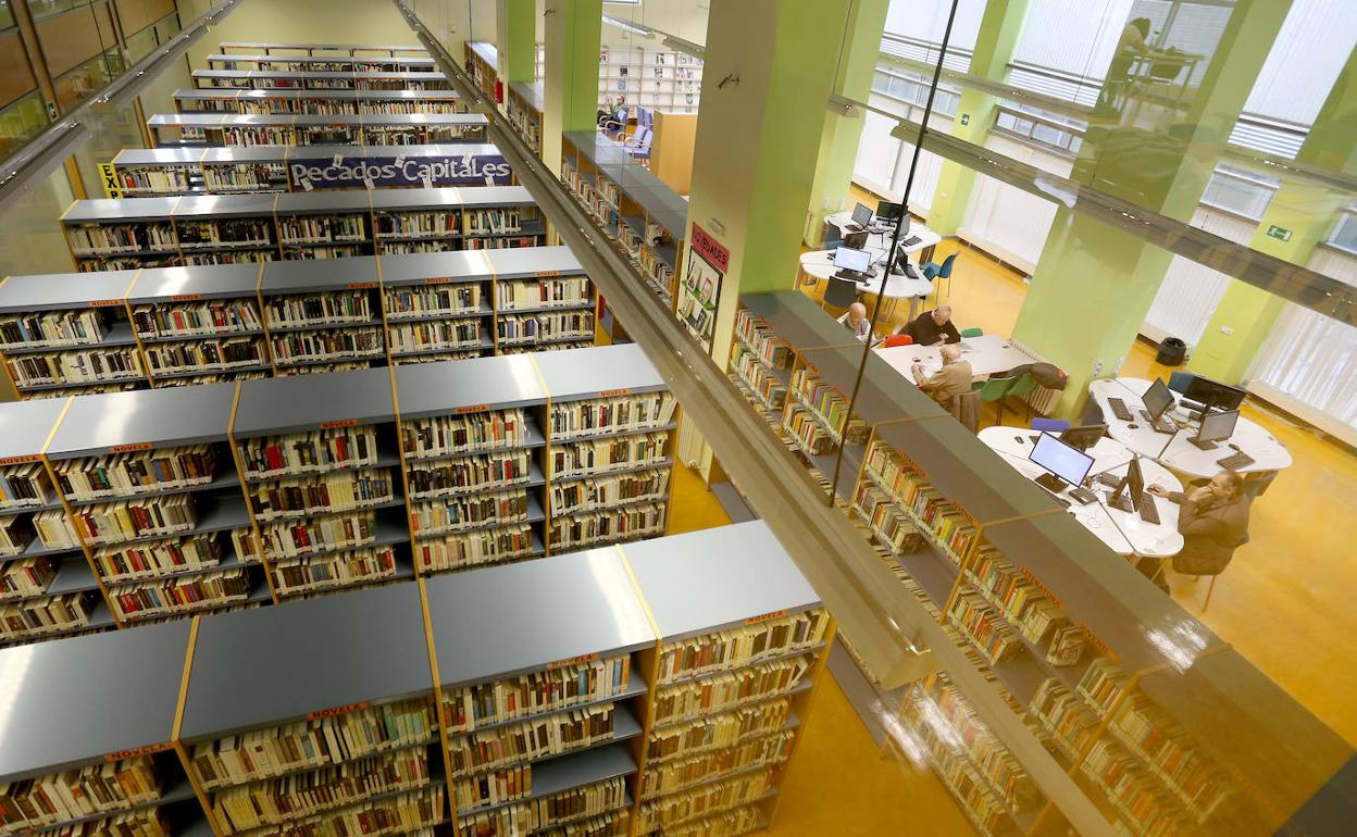 Biblioteca Municipal Adolfo Miaja de la Muela.