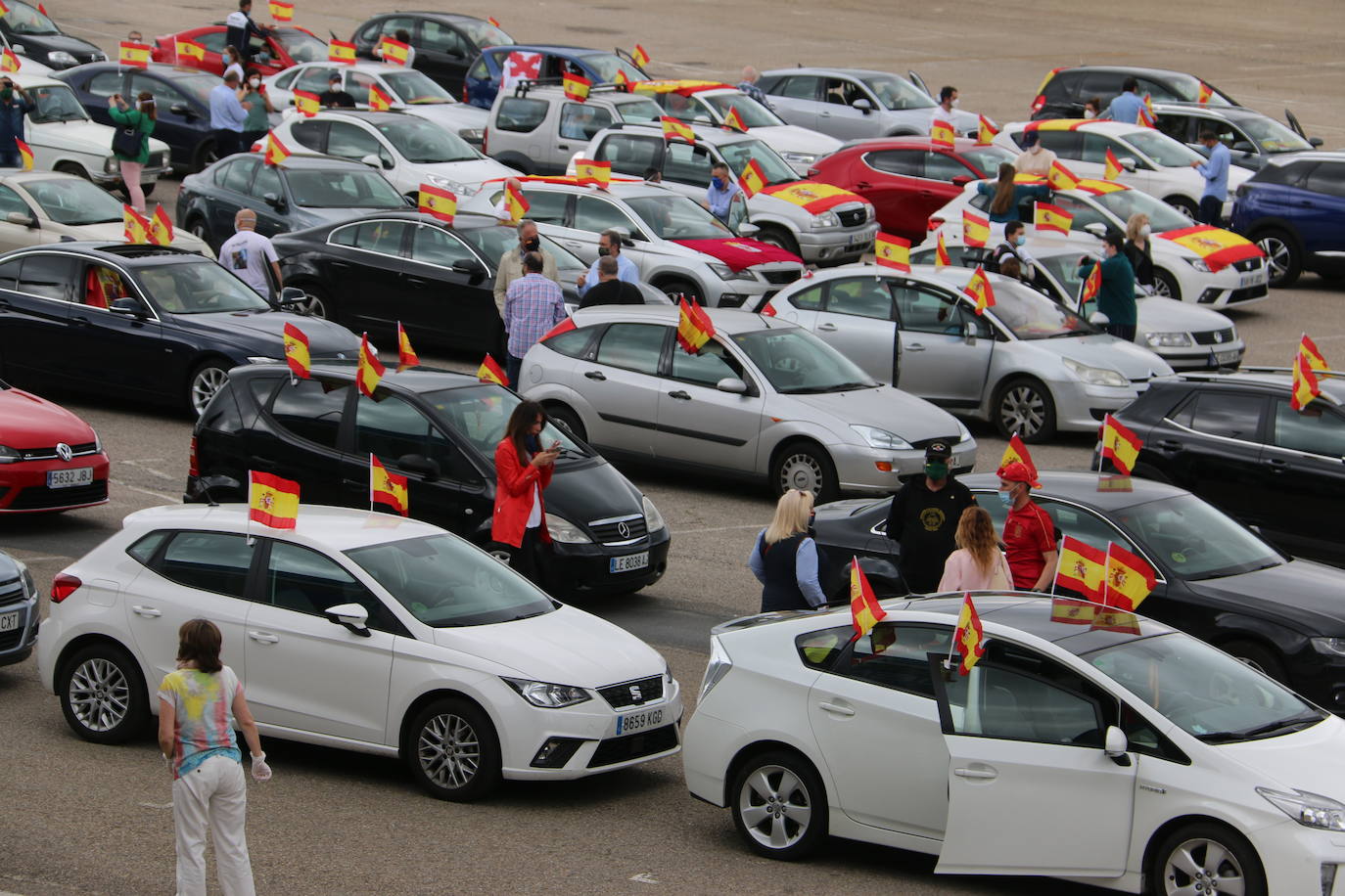 La marcha en automóvil propuesta por el partido de Abascal colapsa el centro de la ciudad durante media hora