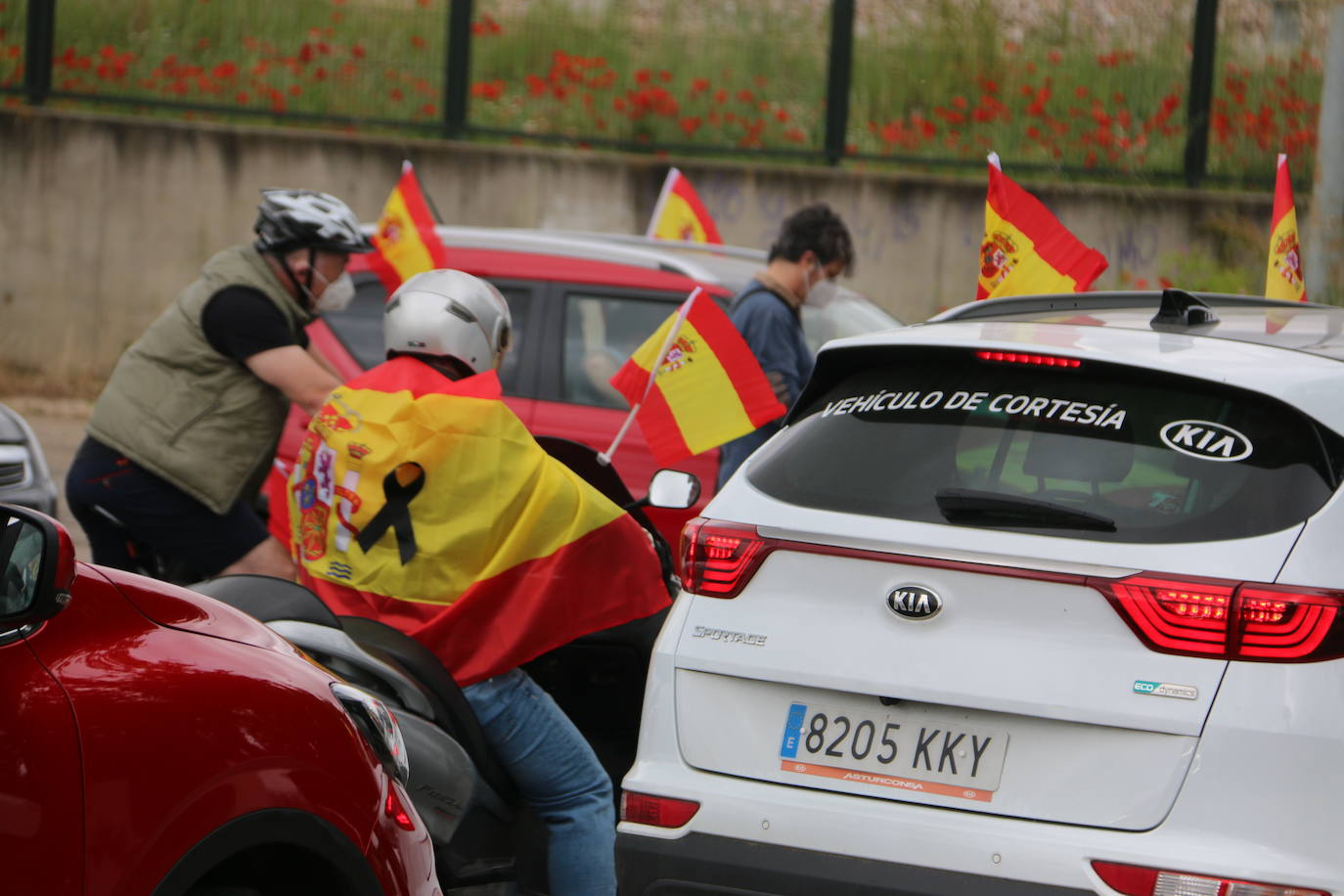 La marcha en automóvil propuesta por el partido de Abascal colapsa el centro de la ciudad durante media hora