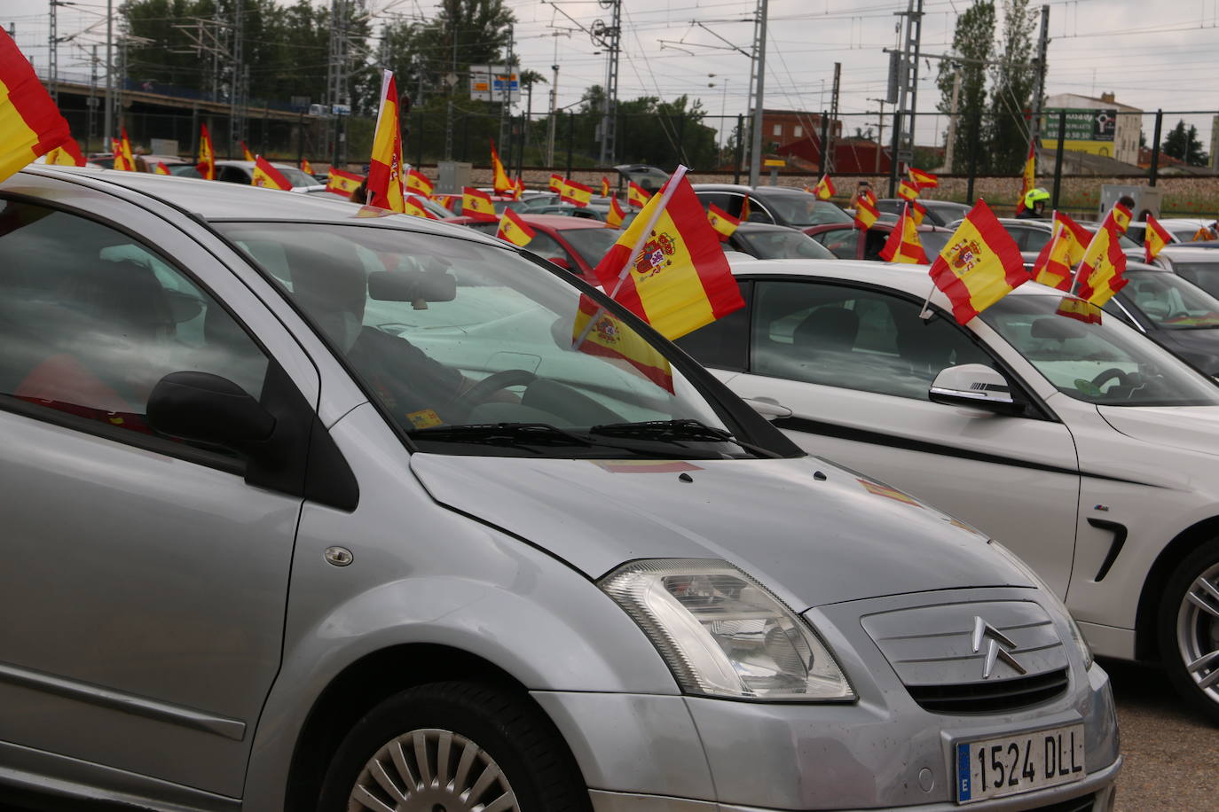 La marcha en automóvil propuesta por el partido de Abascal colapsa el centro de la ciudad durante media hora