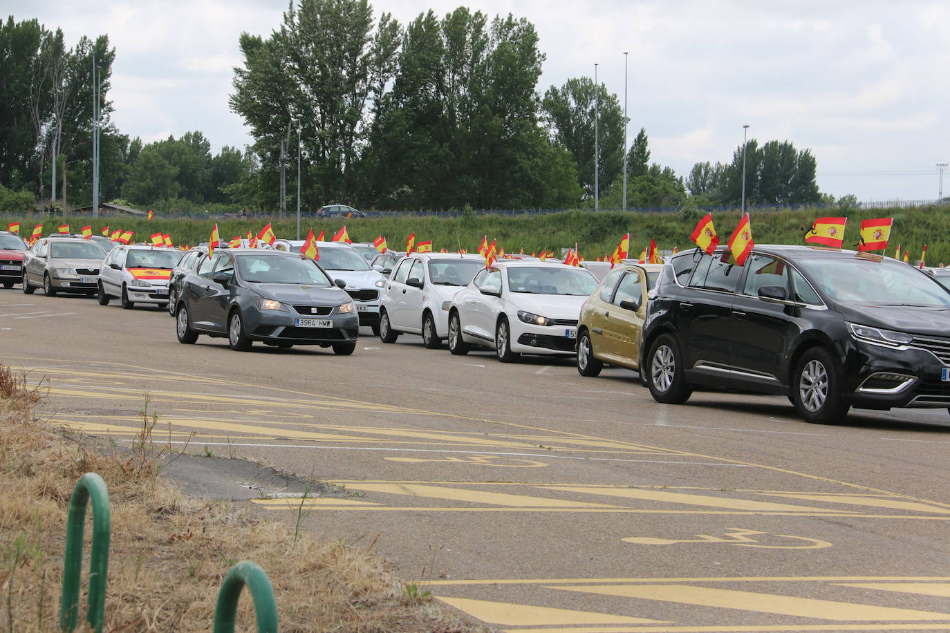 La marcha en automóvil propuesta por el partido de Abascal colapsa el centro de la ciudad durante media hora