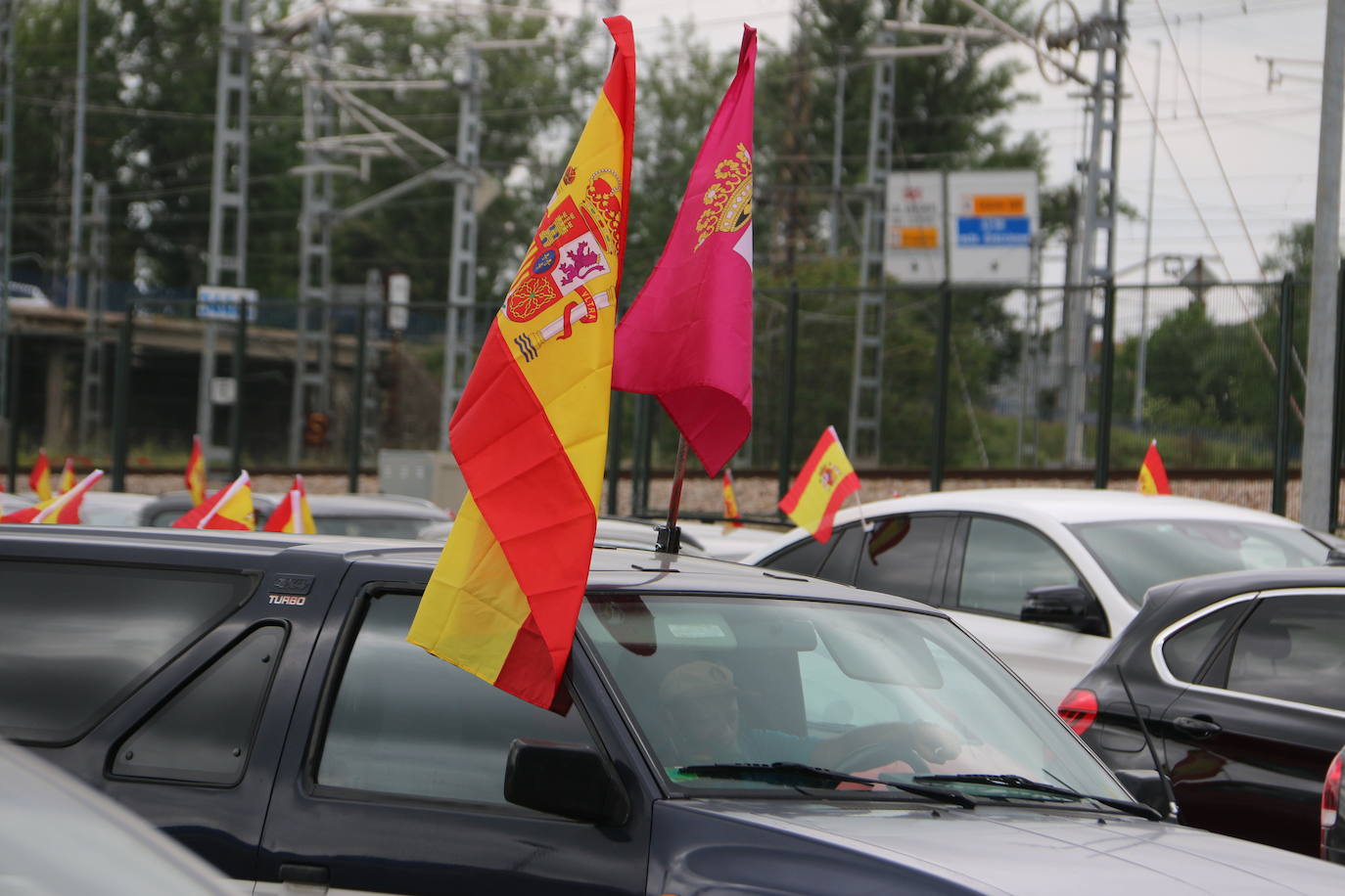 La marcha en automóvil propuesta por el partido de Abascal colapsa el centro de la ciudad durante media hora