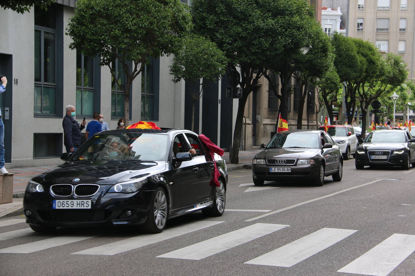 La marcha en automóvil propuesta por el partido de Abascal colapsa el centro de la ciudad durante media hora