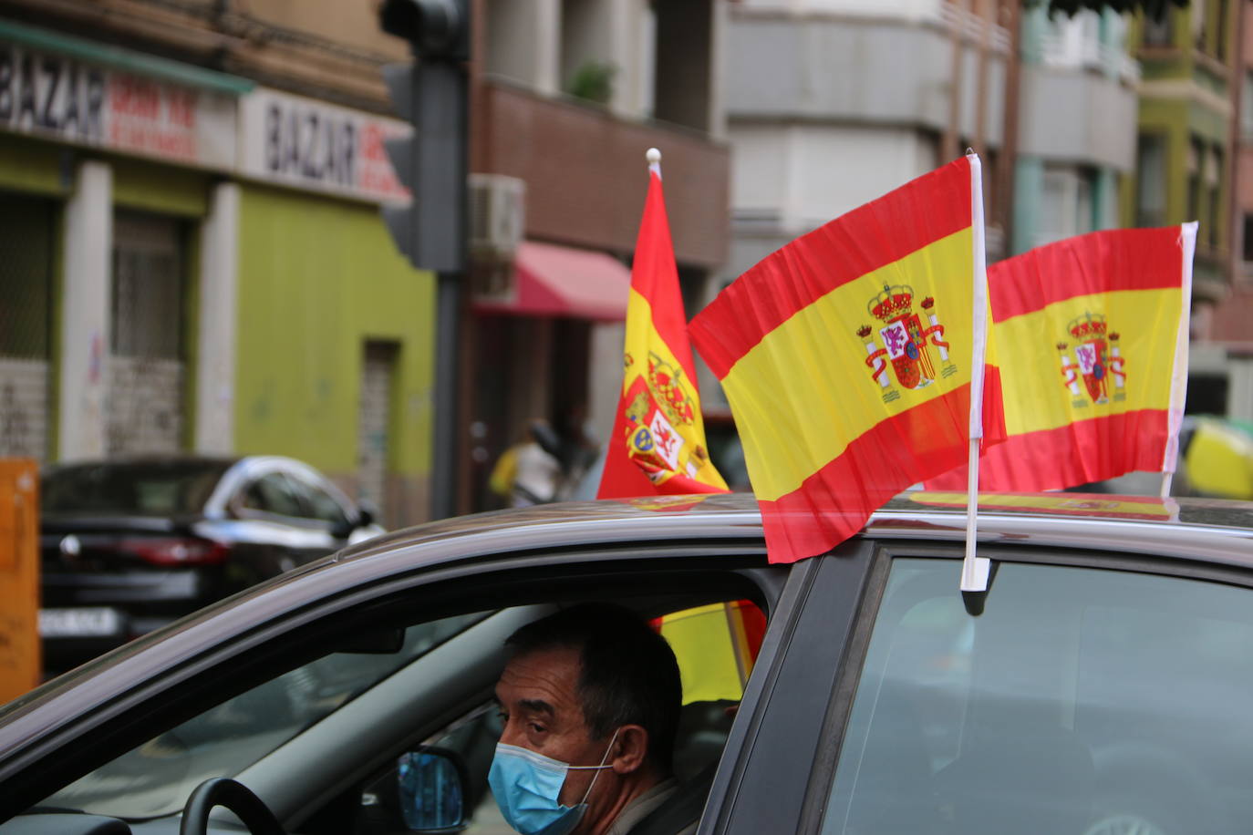 La marcha en automóvil propuesta por el partido de Abascal colapsa el centro de la ciudad durante media hora