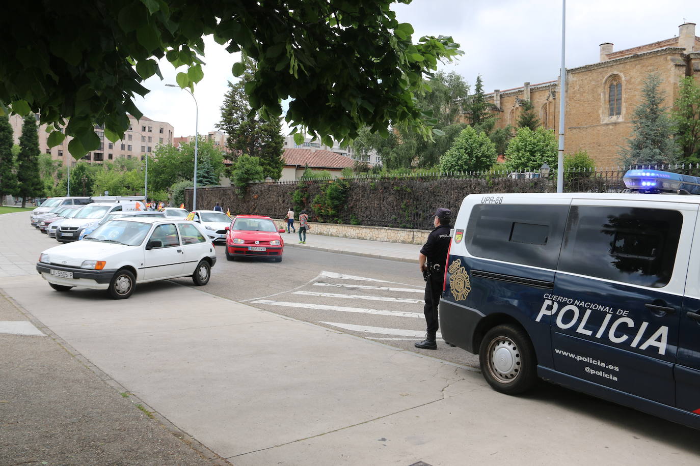 La marcha en automóvil propuesta por el partido de Abascal colapsa el centro de la ciudad durante media hora