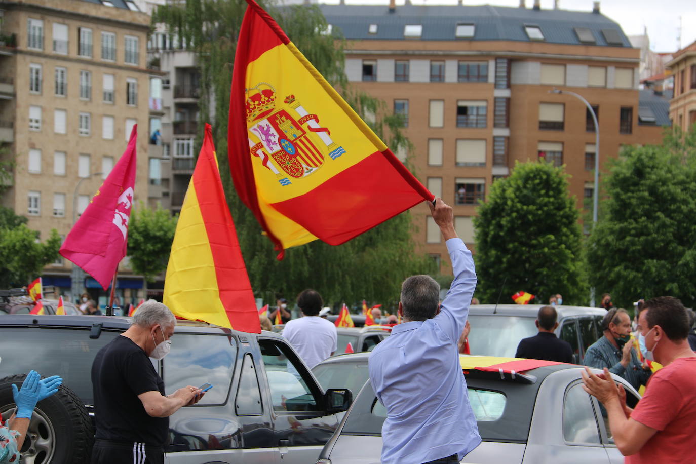 La marcha en automóvil propuesta por el partido de Abascal colapsa el centro de la ciudad durante media hora