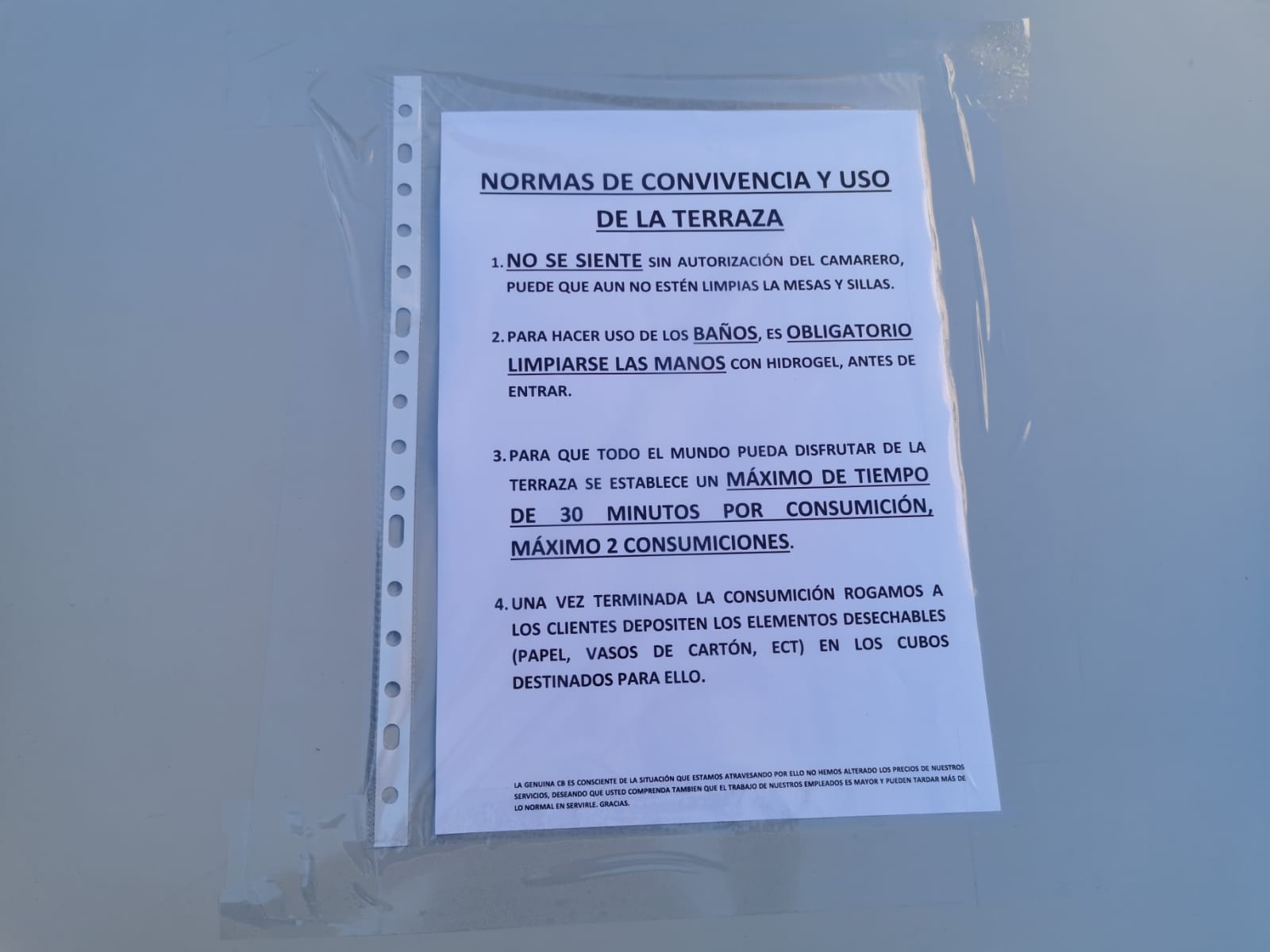 La capital, de la mano de toda la provincia, despierta con numerosos hosteleros realizando trabajos de instalación de sus terrazas, en las que no podrá haber ni cartas de menú ni periódicos de papel ni servilleteros | Museos, templos y condiciones de movilidad varían en el estreno de la 'fase 1'.