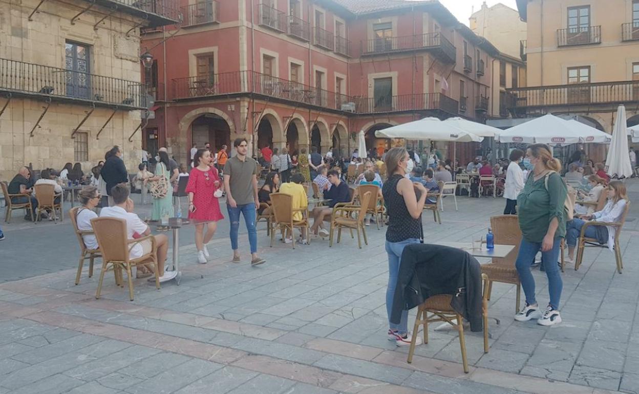 Estado de las terrazas de la plaza Mayor este lunes.