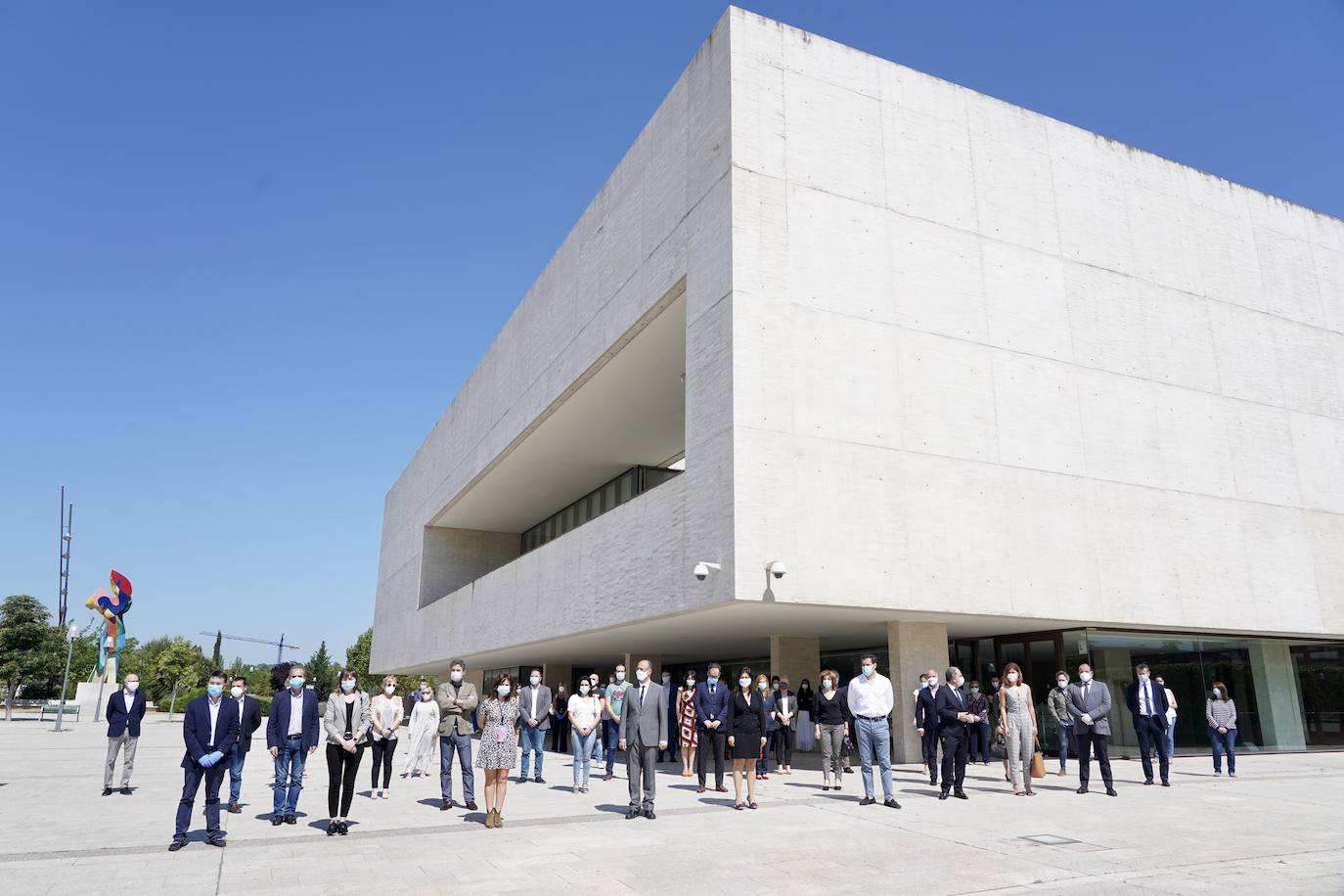 Las administraciones, como las Cortes, la Junta y la Delegación del Gobierno, también muestran sus condolencias.