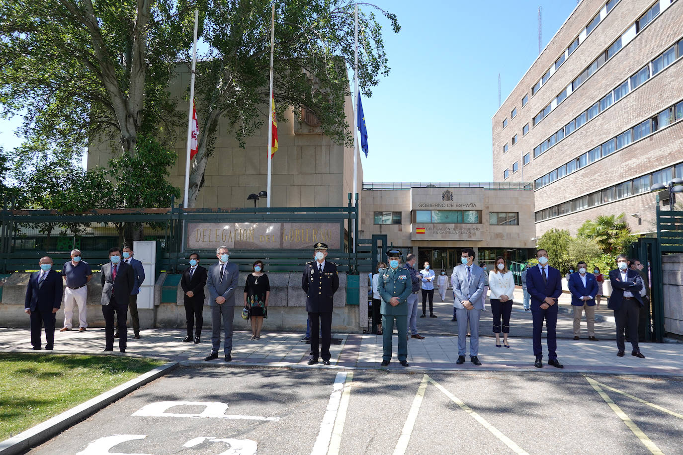 Las administraciones, como las Cortes, la Junta y la Delegación del Gobierno, también muestran sus condolencias.