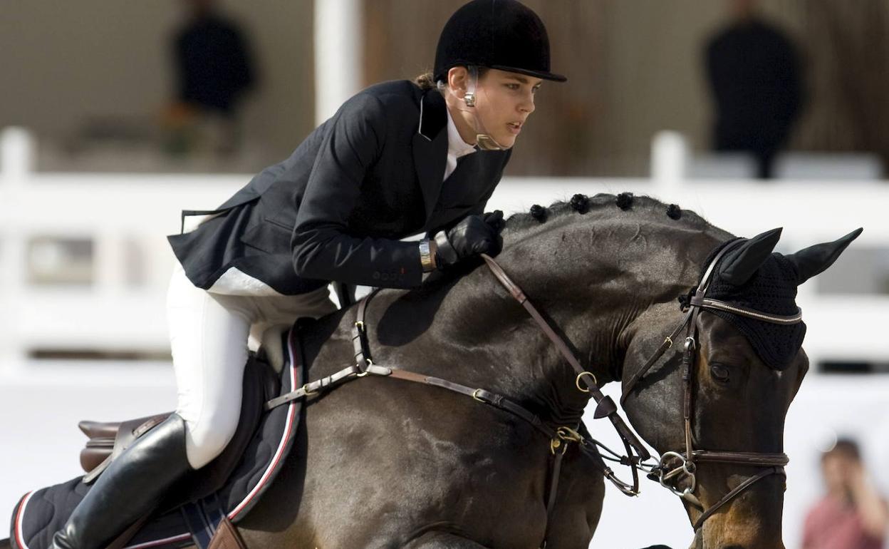 Carlota Casiraghi durante su participación en una de las pruebas del Gran Premio de España del Global Champion Tour de hípica