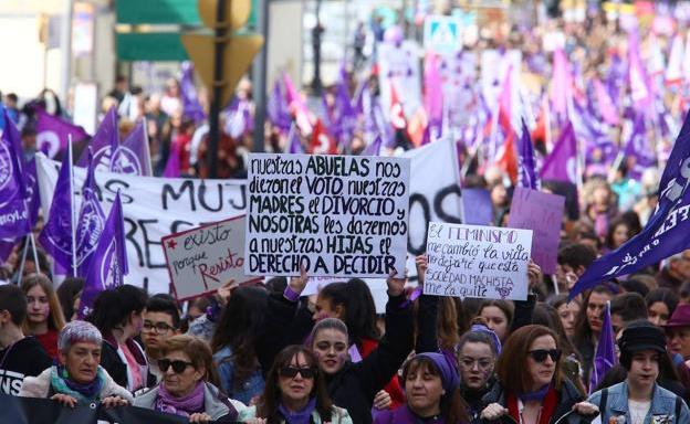 La Plataforma contra las Violencias Machistas arremete contra CB por «quitar hierro» a la presunta acción de Muñoz