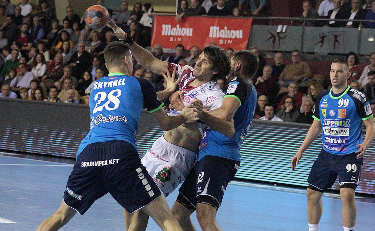 Gonzalo Carou, en un partido con el Abanca Ademar.