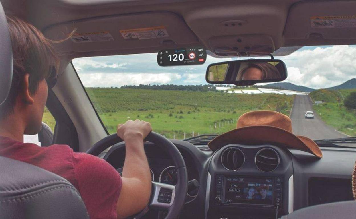 El conductor recibe todo tipo de información sobre la carretera y el vehículo.