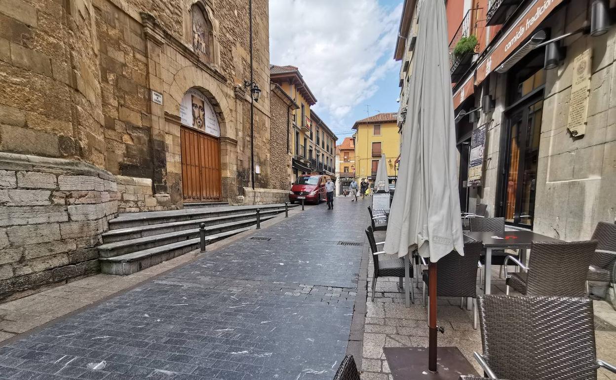 Las calles de León esperan seguir recuperando actividad en esta nueva fase.