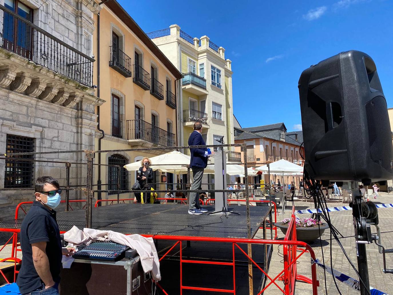 Ponferrada acoge la protesta silenciosa del colectivo empresarial para reclamar estímulos económicos y ampliación de los ERTE.