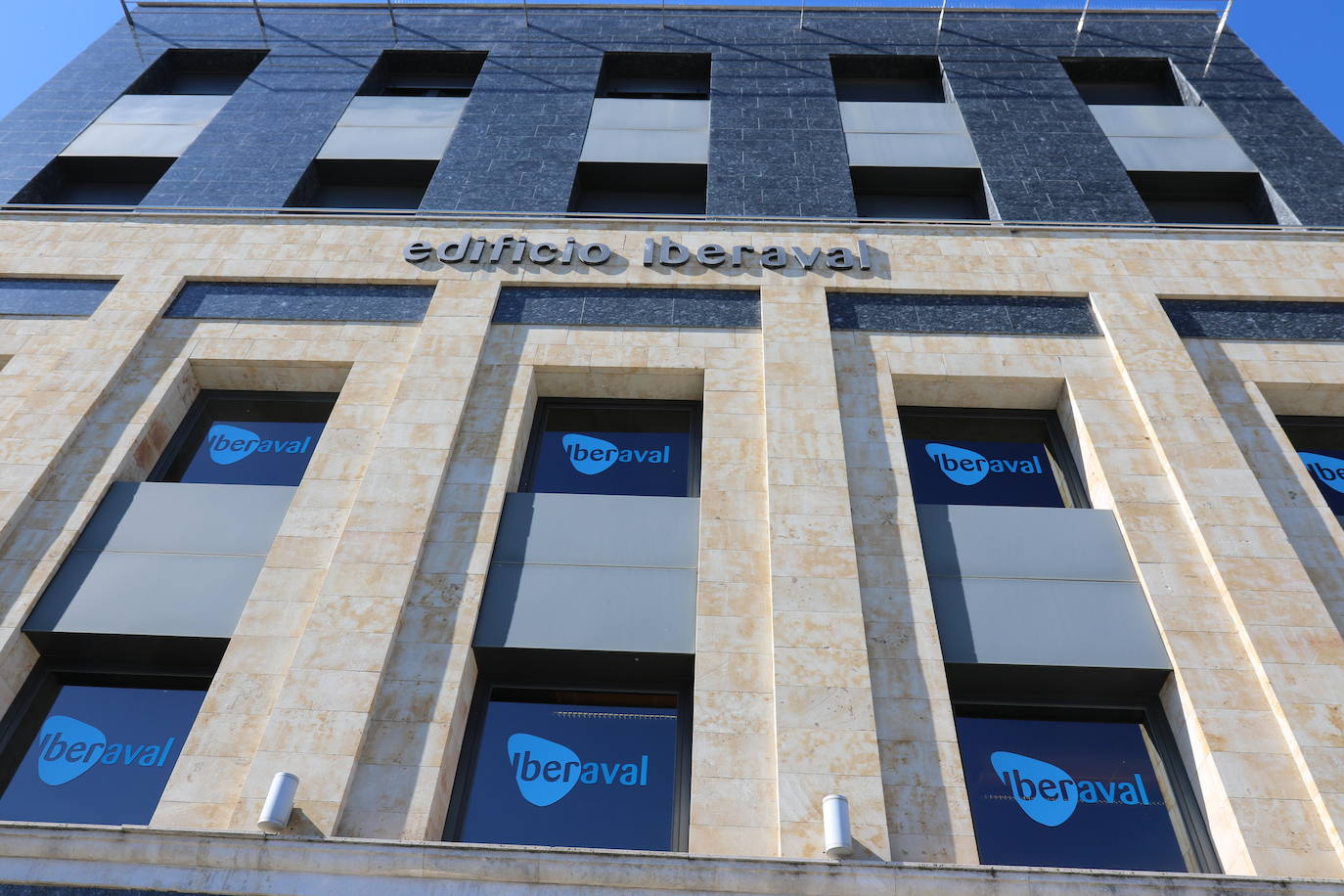 Exterior de la sede de Iberaval. 