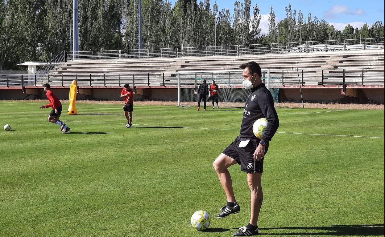 José Manuel Aira ha contado con pequeños grupos en la primera sesión. 