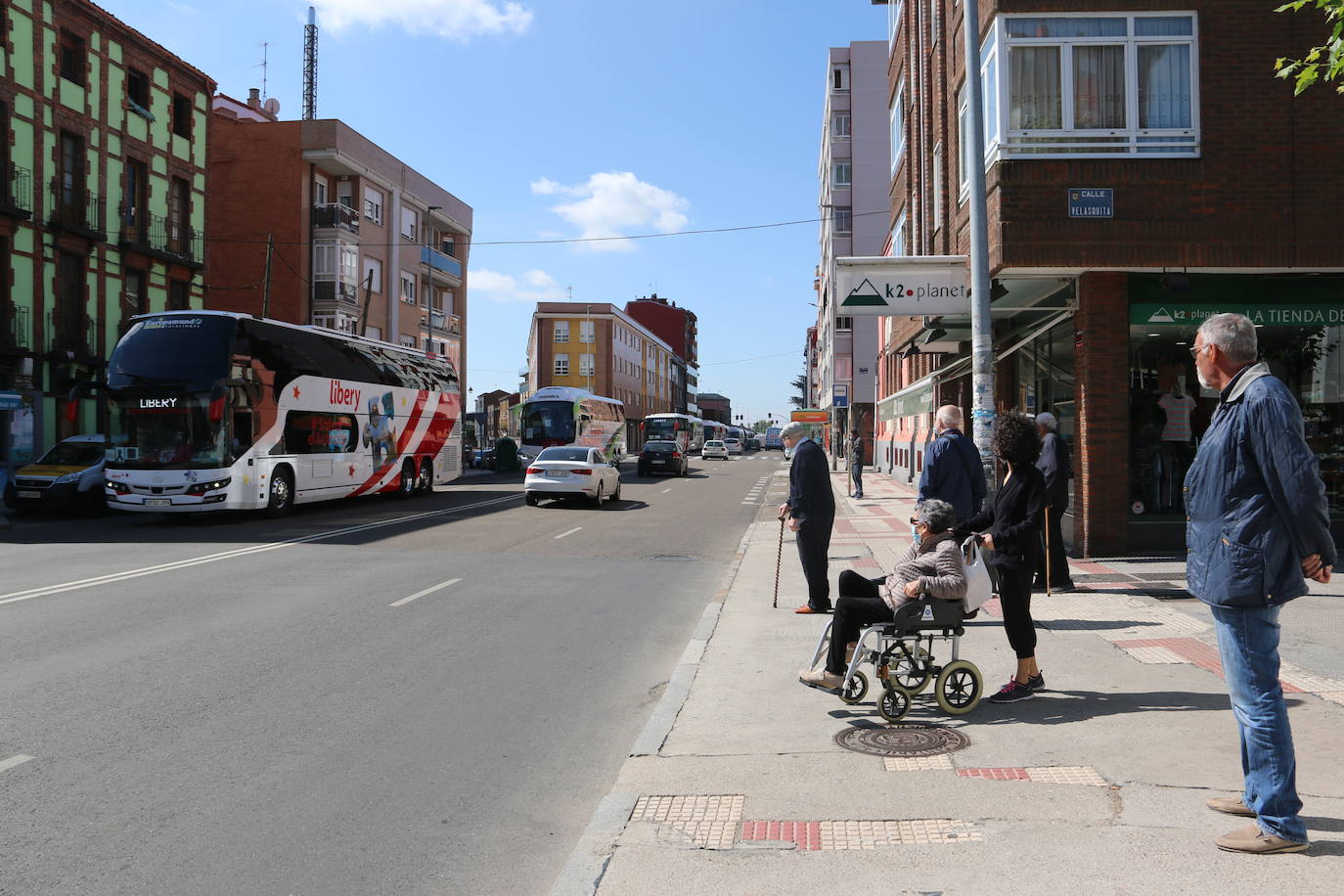 Los buses del servicio discrecional salen a las calles para reivindicar ayudas al sector.