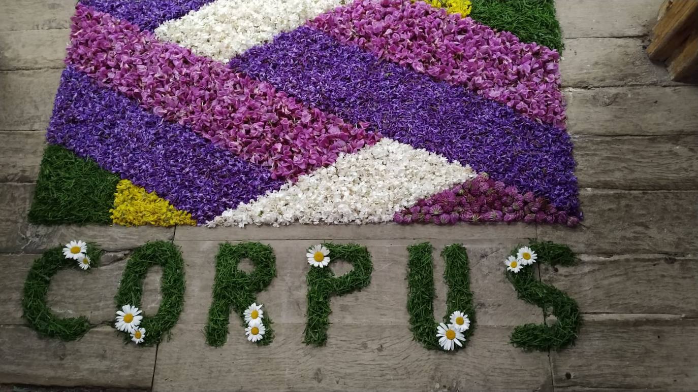 Fotos: Una alfombra de flores en Cuenabres