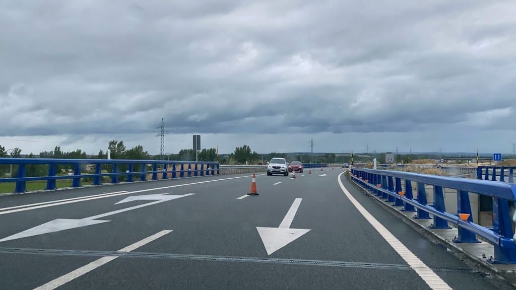 Fotos: Obras de reparación en la A-60 en sentido León