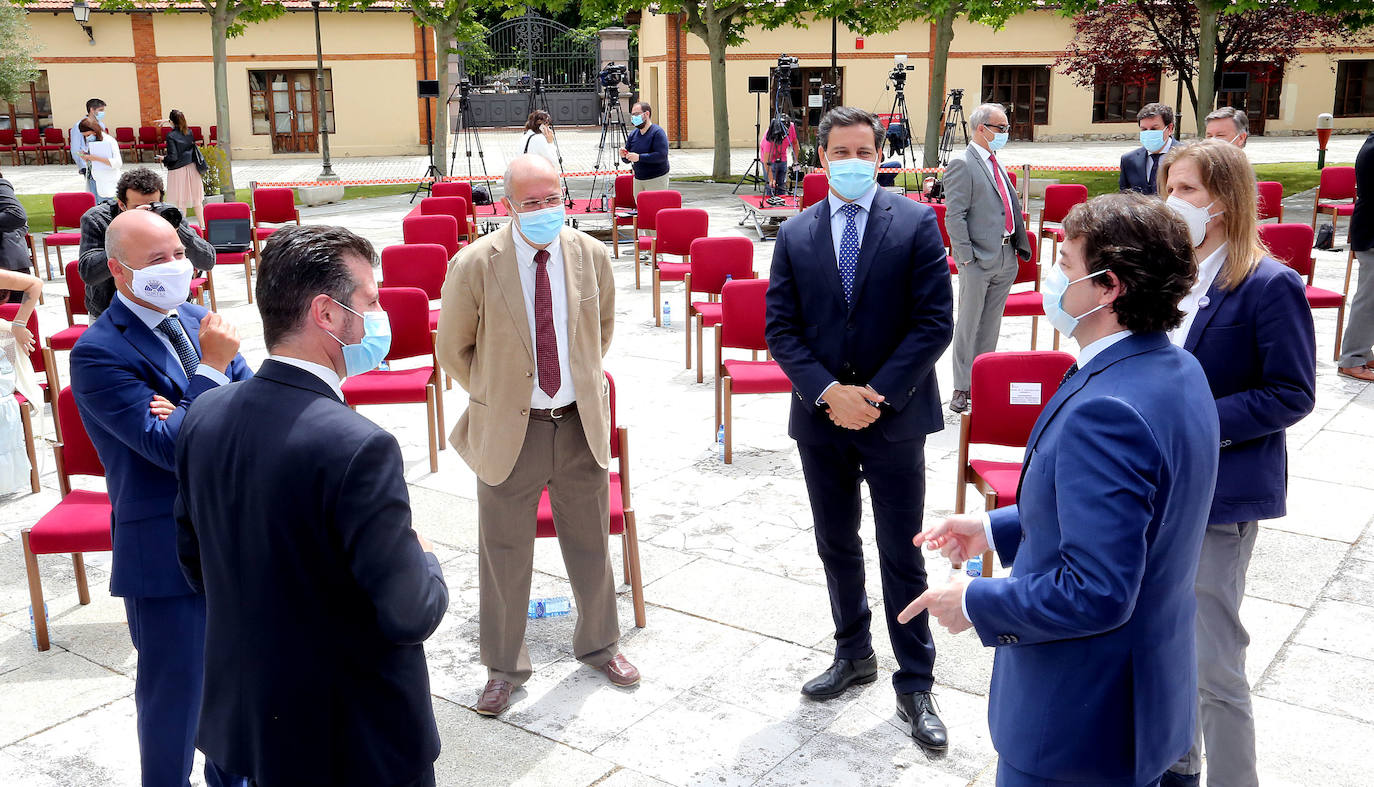 Fotos: Firma del Pacto por la Recuperación Económica, el Empleo y la Cohesión Social en Castilla y León