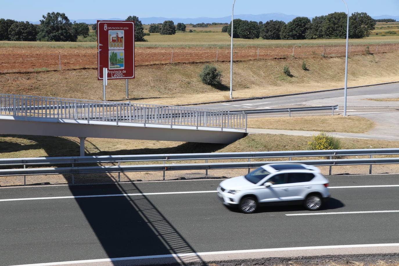 La Autopista del Huerna, que conecta León con Asturias, vive una jornada con mucha más actividad tras el fin del estado de alarma.