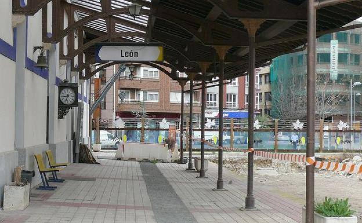 La estación de León sigue sin recibir viajeros. 