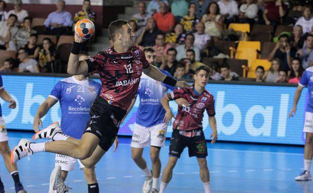 Donlin buscará más minutos con la camiseta del Ademar. 