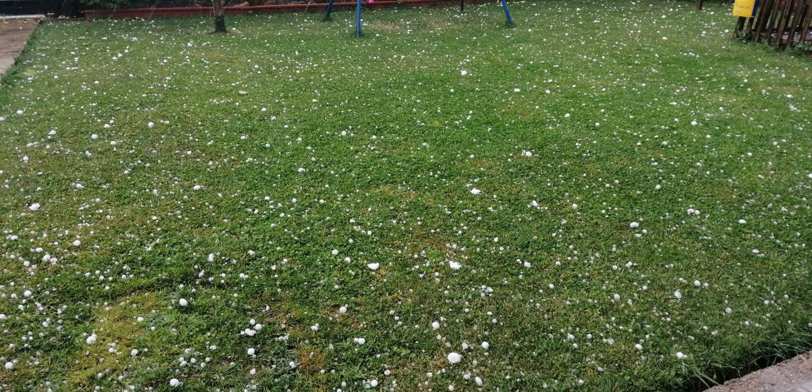 Tamaño de las piedras de granizo caídas en Villafeide.