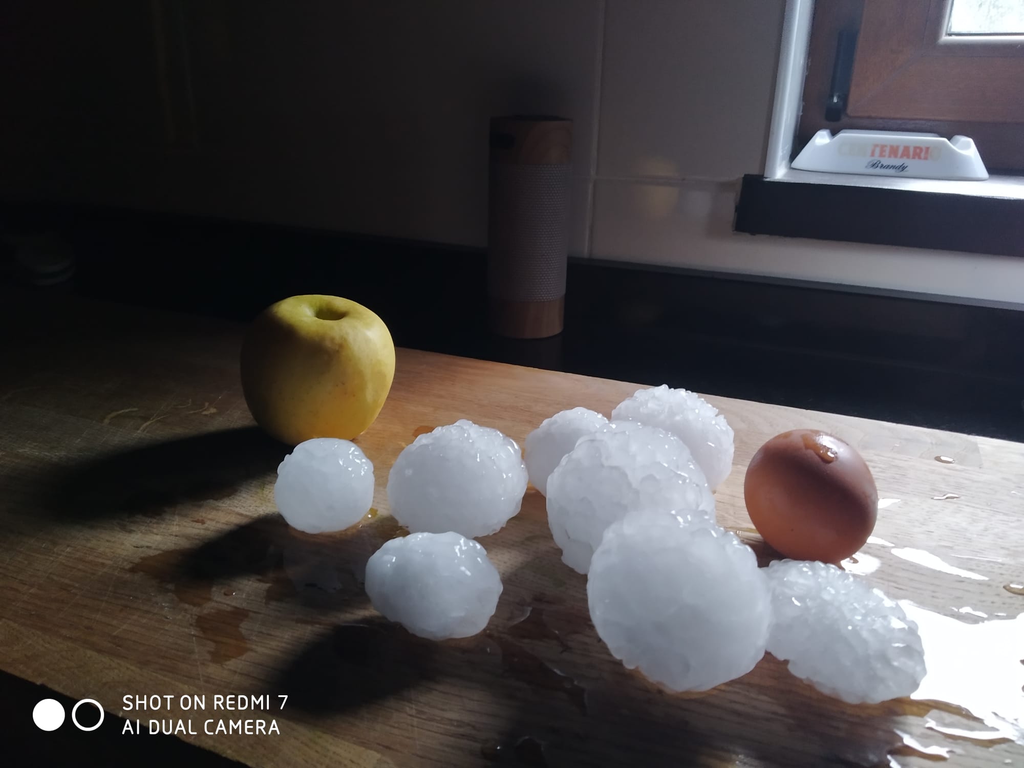 Tamaño de las piedras de granizo caídas en Matallana de Torio.