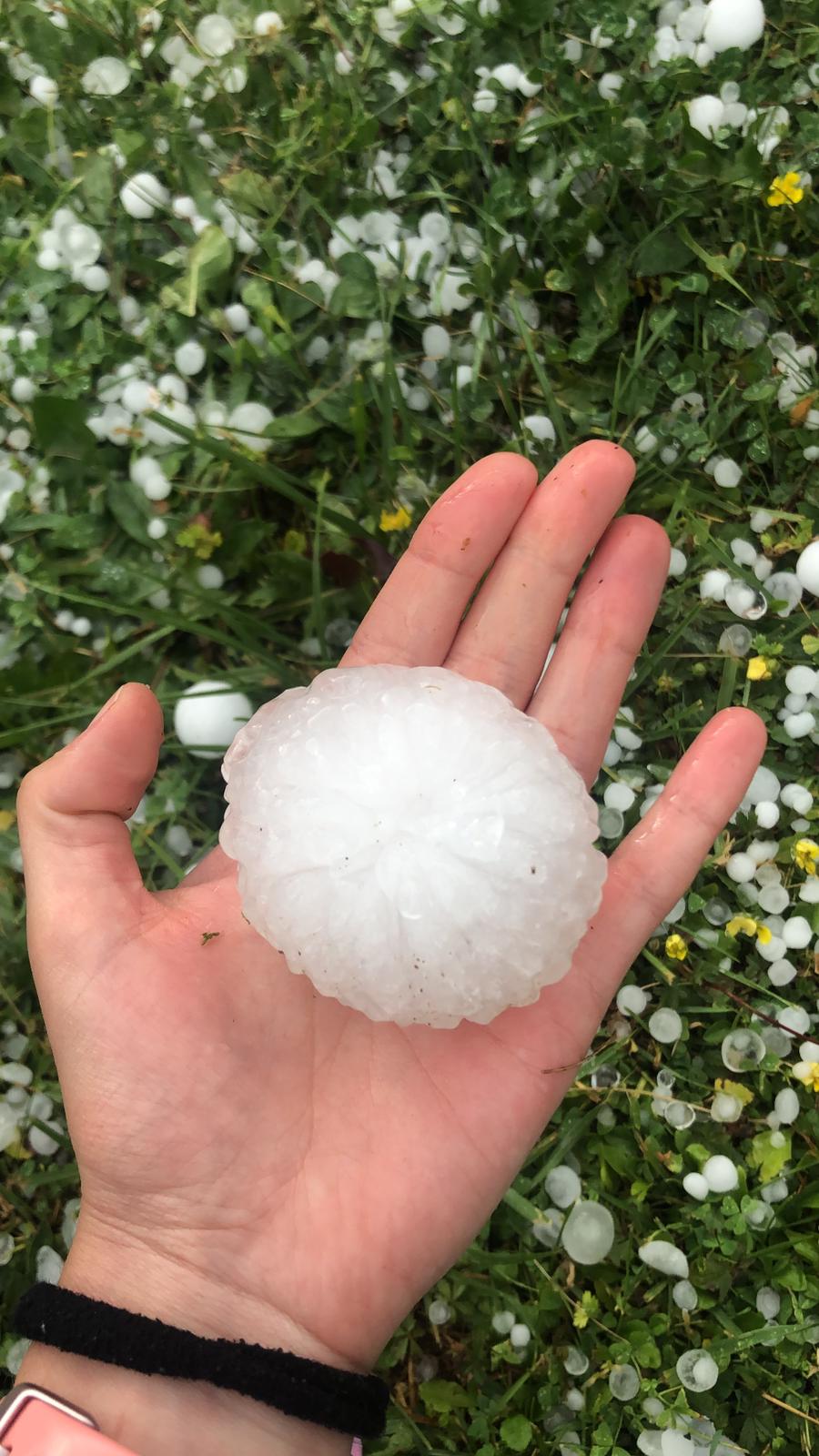 Tamaño de las piedras de granizo caídas en Pola de Gordón.