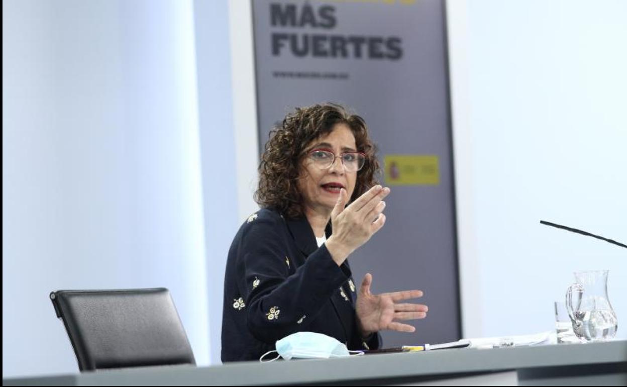 La ministra portavoz y de Hacienda, María Jesús Montero, durante su comparecencia tras la reunión extraordinaria del Consejo de Ministros.