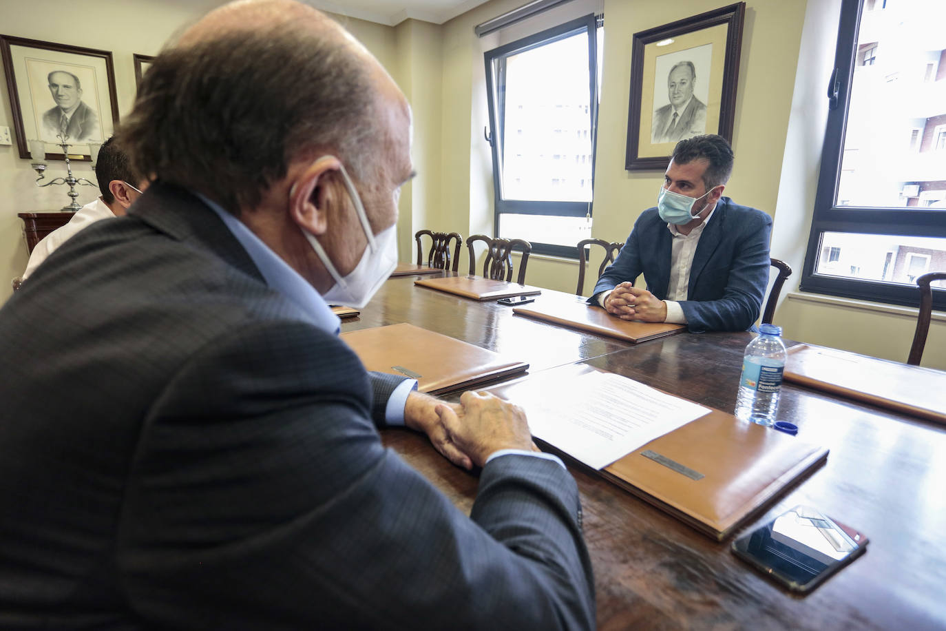 Fotos: Luis Tudanca se reúne con el Consejo de Colegios de Médicos de Castilla y León