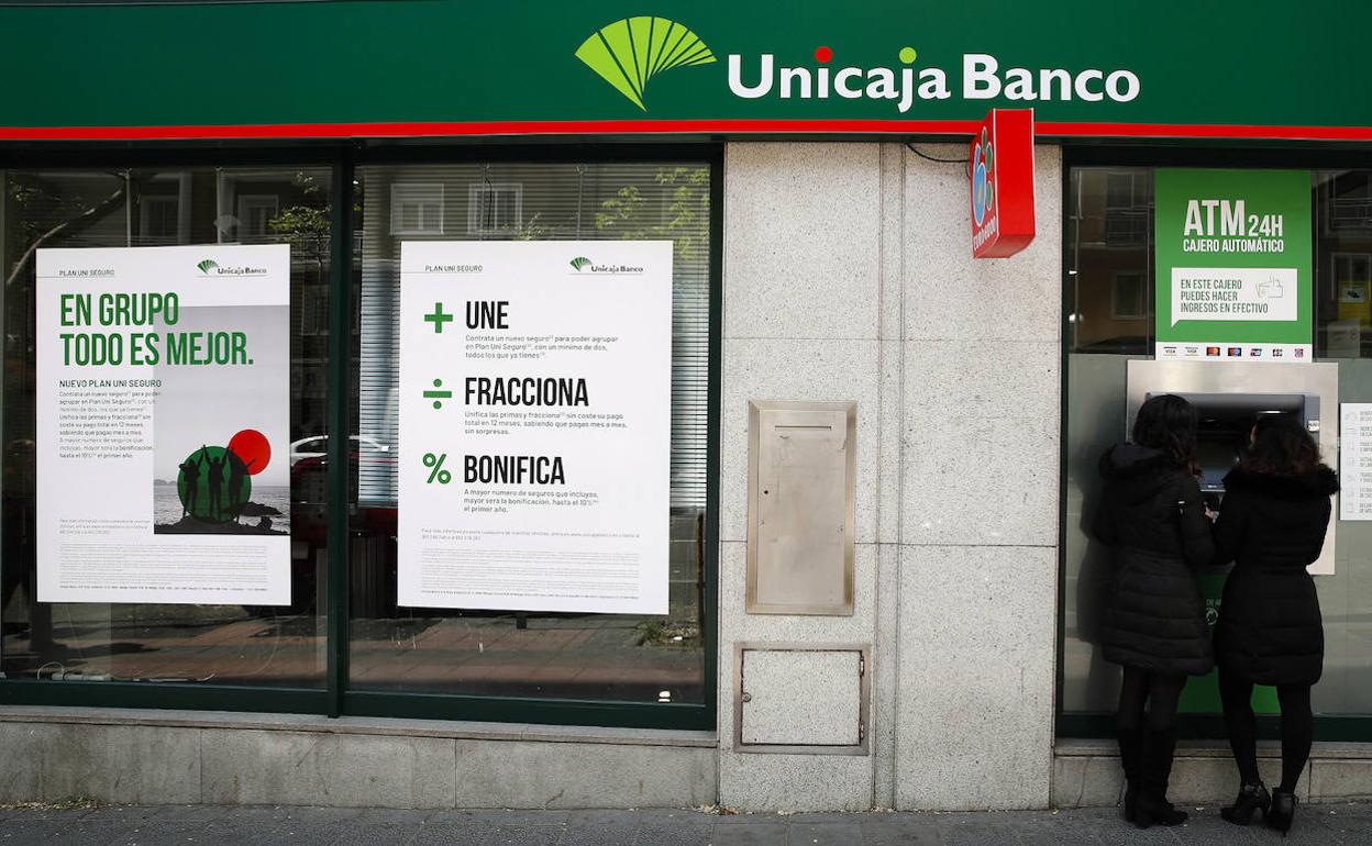 Una sucursal de Unicaja Banco.