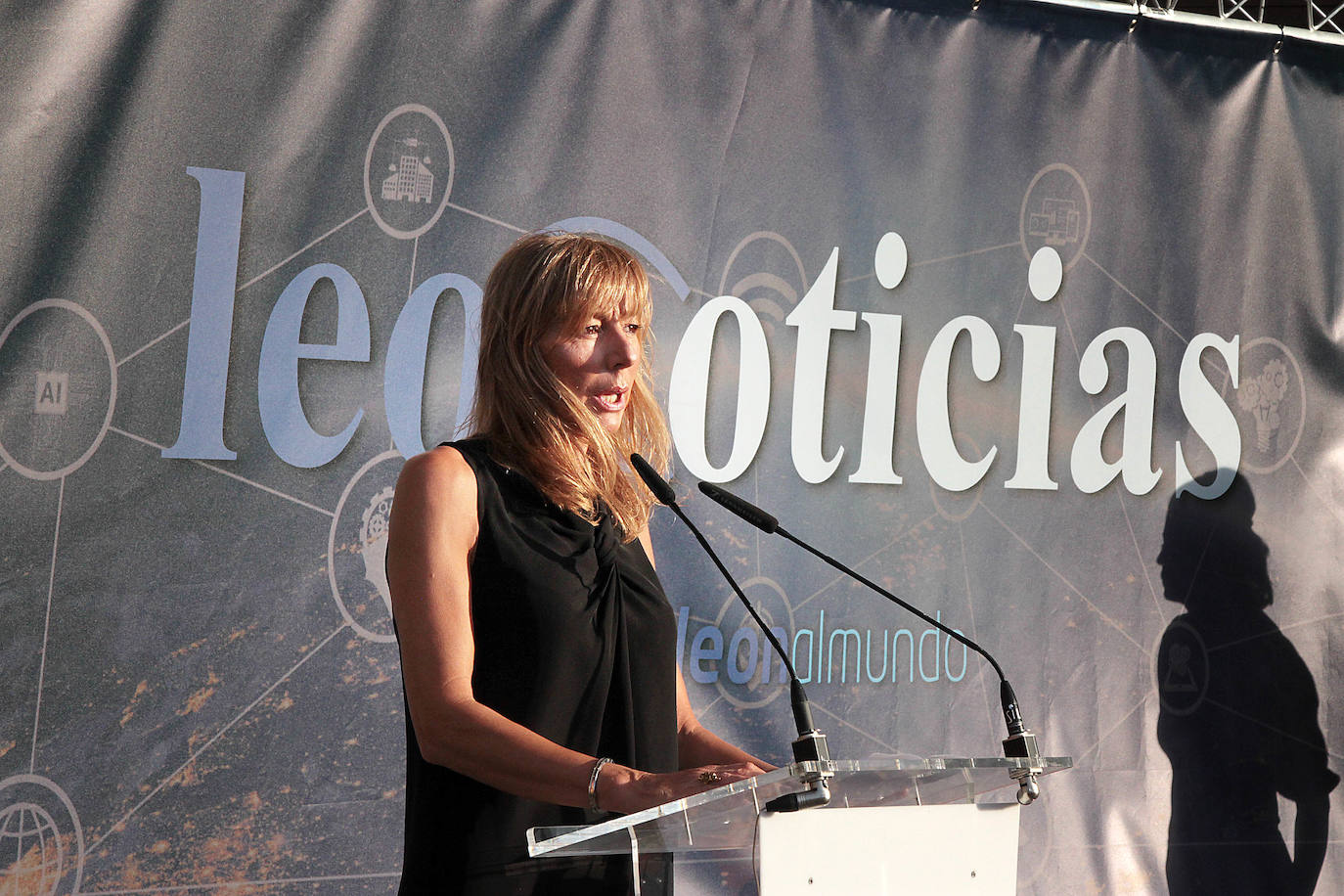 Leonoticias entrega 25 'Leones Alados' a quienes «han participado en una lucha sin descanso» contra el COVID-19 | El diario digital celebra el evento 'León con fuerza frente al COVID-19' para reconocer la labor de diferentes entidades durante la pandemia del coronavirus. 