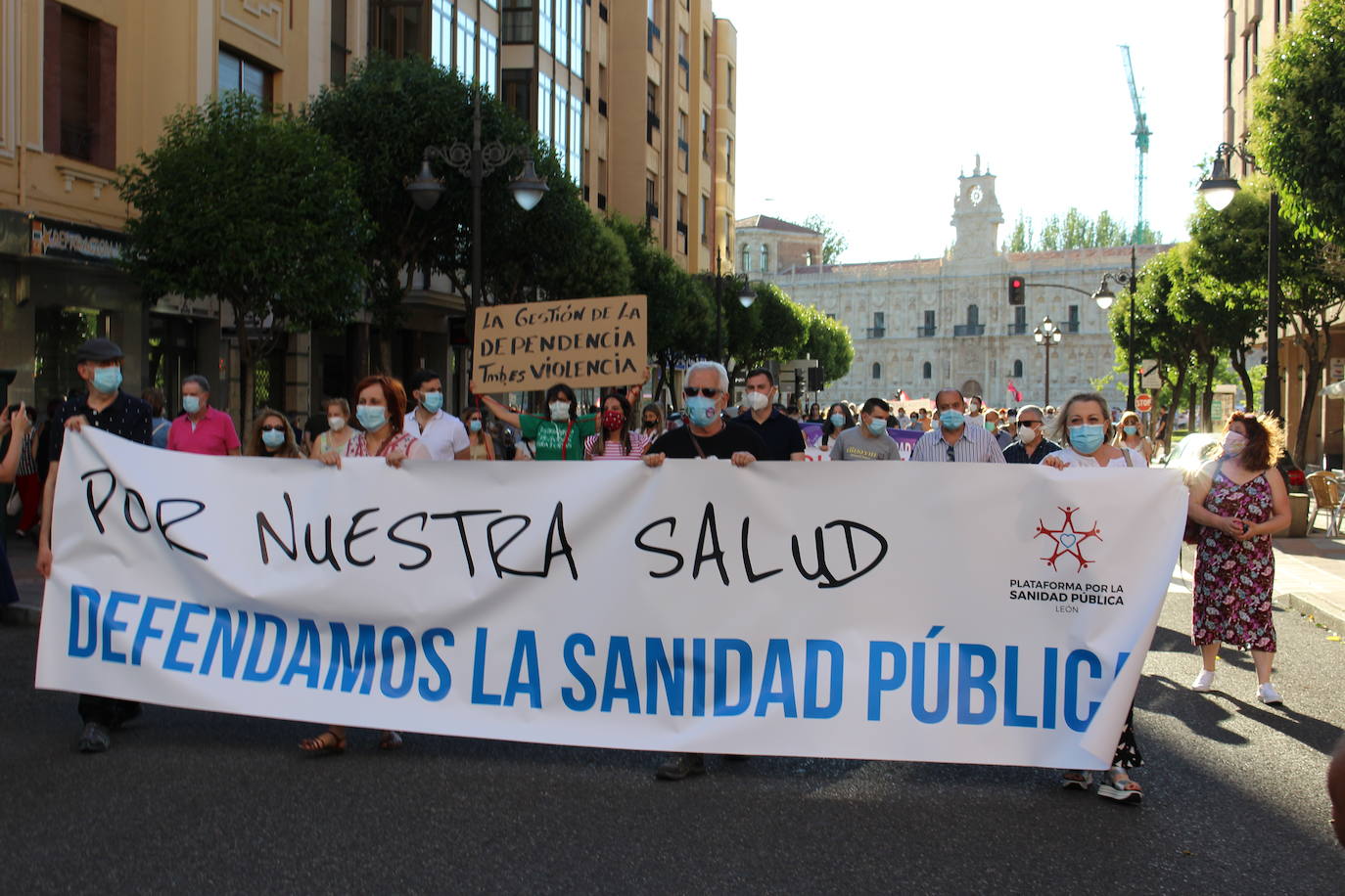 Fotos: León sale a la calle para luchar por el sistema público de salud