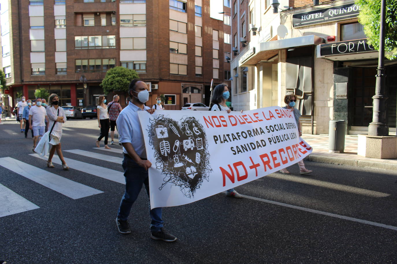 Fotos: León sale a la calle para luchar por el sistema público de salud